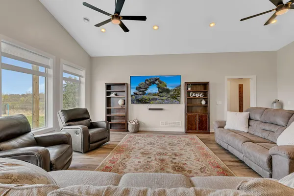 $775,000 | 2927 90th Avenue Northeast, Sauk Rapids, MN 56379