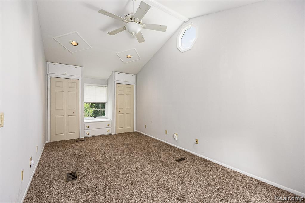 20740 Marter Road Grosse Pointe Woods, MI 48236 - Photo 16 of 37