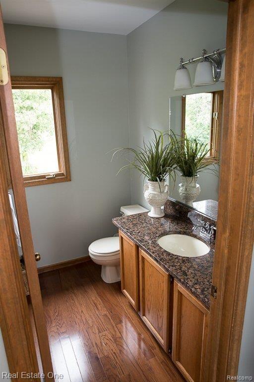 3311 Landview Drive Rochester, MI 48306 - Photo 11 of 23 landview_powderroom.jpg