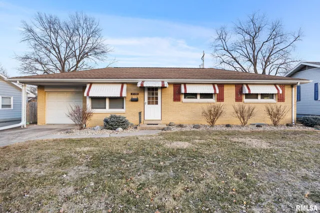 $129,900 | 2530 North Victoria Avenue, Peoria, IL 61604