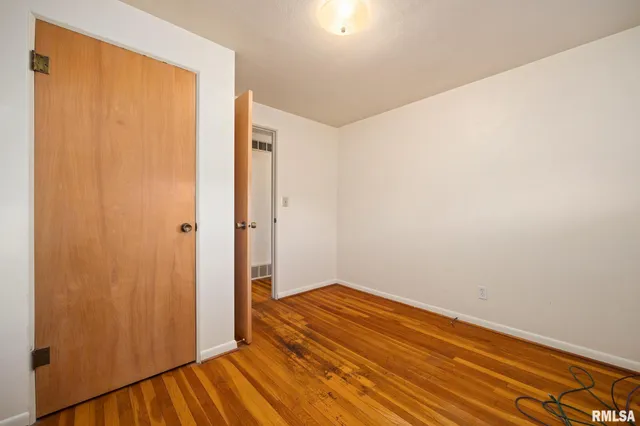 $129,900 | 2530 North Victoria Avenue, Peoria, IL 61604