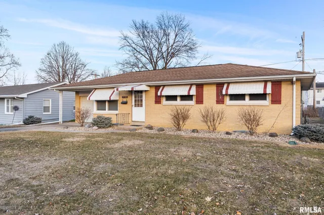$129,900 | 2530 North Victoria Avenue, Peoria, IL 61604