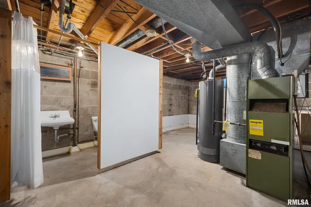 $129,900 | 2530 North Victoria Avenue, Peoria, IL 61604