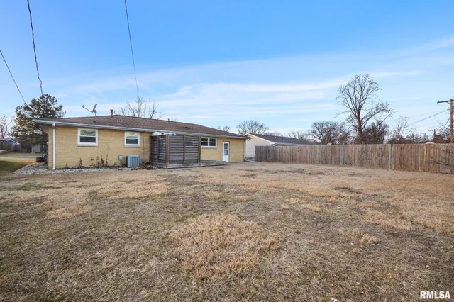 $129,900 | 2530 North Victoria Avenue, Peoria, IL 61604