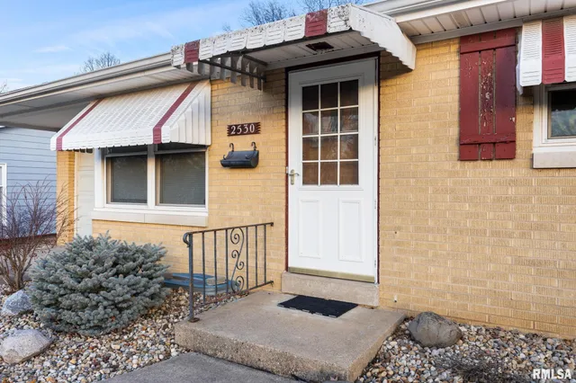 $129,900 | 2530 North Victoria Avenue, Peoria, IL 61604