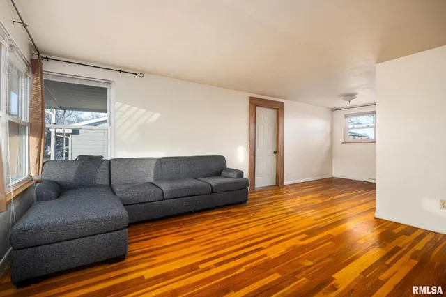 $129,900 | 2530 North Victoria Avenue, Peoria, IL 61604