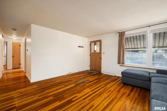 $129,900 | 2530 North Victoria Avenue, Peoria, IL 61604