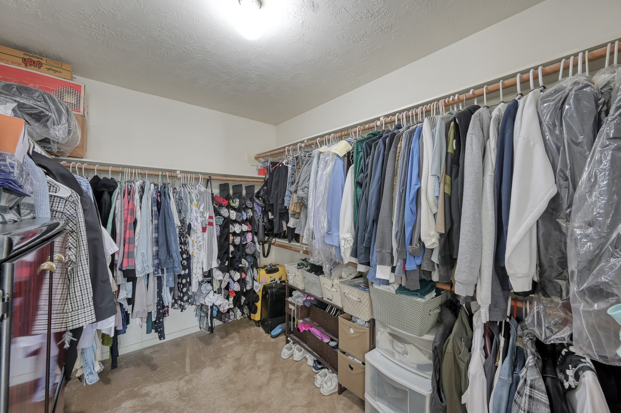 2539 Forge Creek Road Houston, TX 77067 - Photo 20 of 40 Plenty of space in the primary closet.