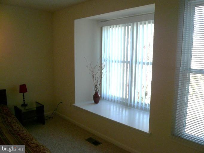 1705 Whisperhill Drive Reston, VA 20194 - Photo 11 of 17 Box window seat