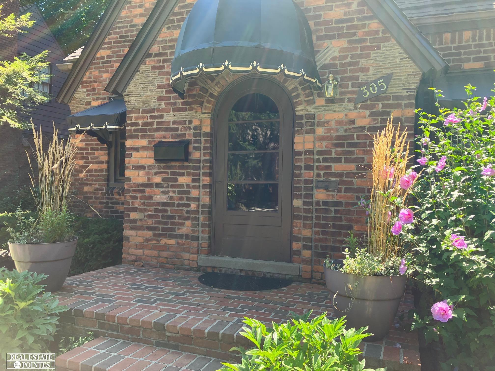 305 Kerby Road Grosse Pointe Farms, MI 48236 - Photo 2 of 40