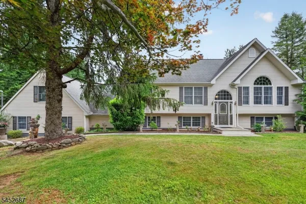 $749,000 | 251 West Mountain Road, Sparta, NJ 07871