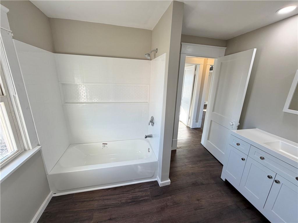 320 Reis Street New Castle, PA 16101 - Photo 16 of 28 a bathroom with a bathtub and a walk in closet