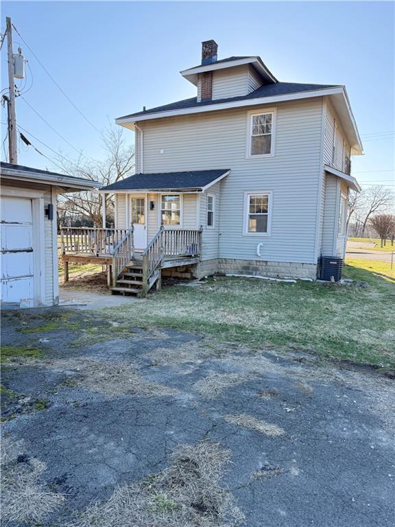 320 Reis Street New Castle, PA 16101 - Photo 27 of 28 a front view of a house with garden