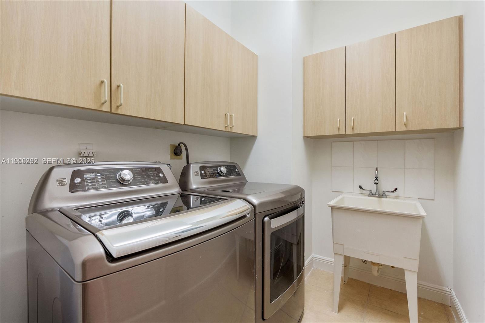 8281 Southwest 84th Terrace Miami, FL 33143 - Photo 25 of 38