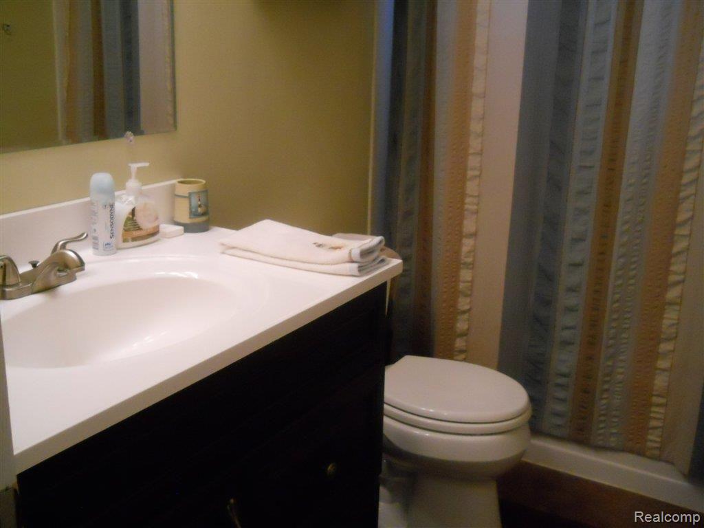 1751 Middle Trail Road Walled Lake, MI 48390 - Photo 10 of 24 057.JPG