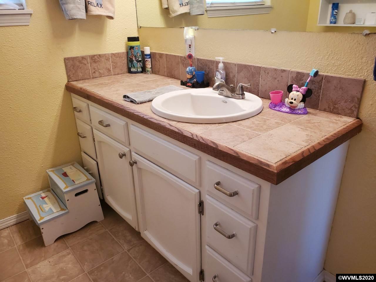 489 Southwest Cherry Street Dallas, OR 97338 - Photo 12 of 20 Gallery Image 12