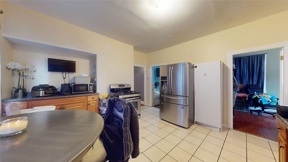 54 Joslin Street Providence, RI 02909 - Photo 4 of 48