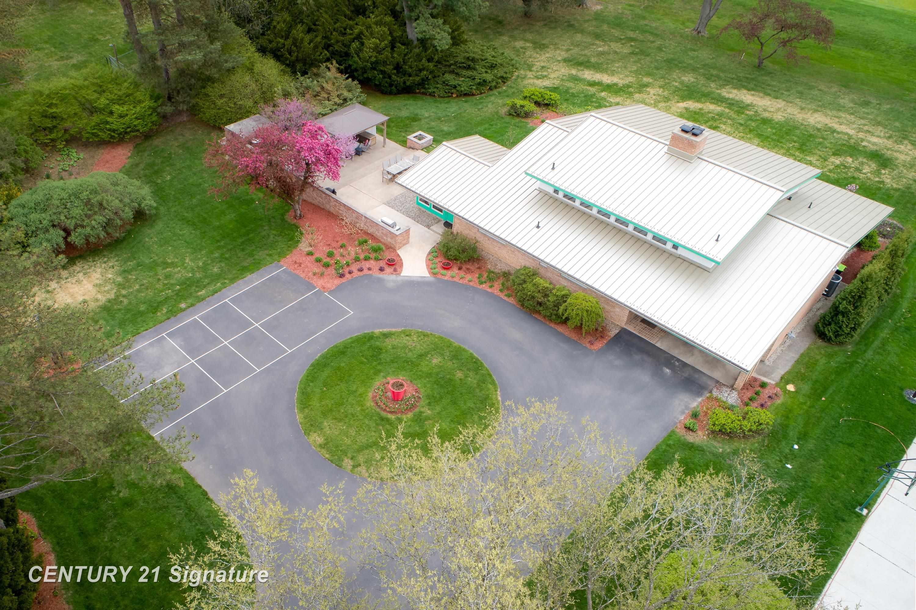 1015 West Sugnet Road Midland, MI 48640 - Photo 6 of 99 50174707-77966157-e601-497c-bb0f-97cfdcfc937c.JPG