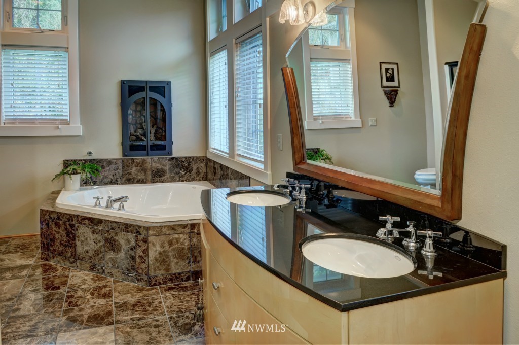 15345 Virginia Point Road Northeast Poulsbo, WA 98370 - Photo 10 of 20 Gallery Image 10