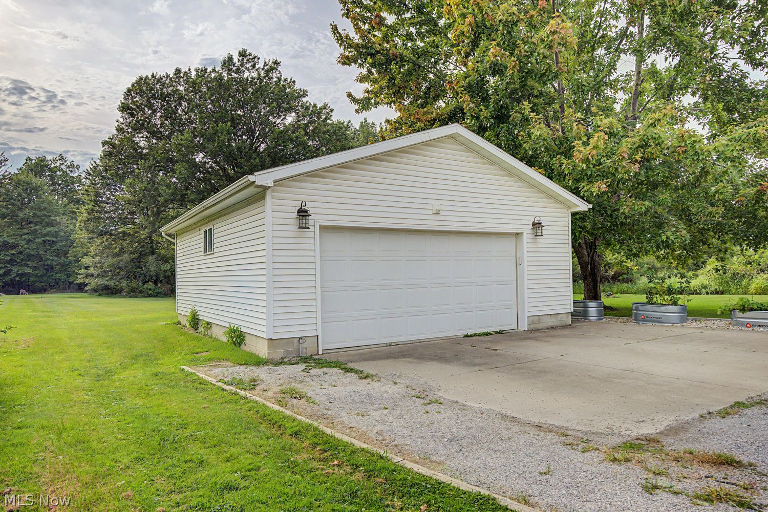 7490 Race Road North Ridgeville, OH 44039 - Photo 9 of 50 2 car garage