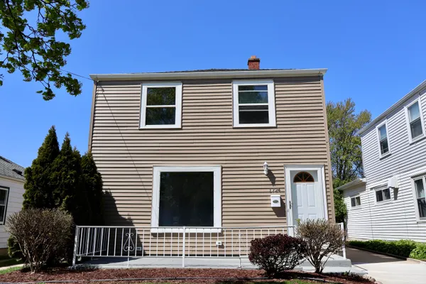 $375,000 | 1724 East Eden Place, St. Francis, WI 53235