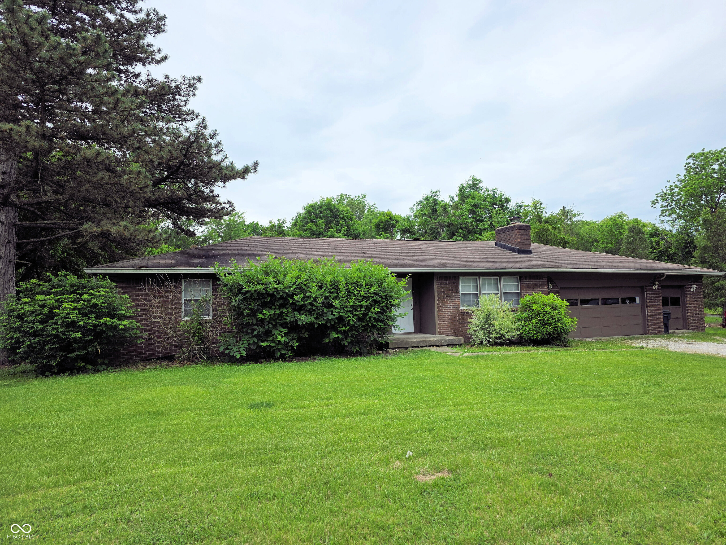 935 Fry Road Greenwood, IN 46142 - Photo 2 of 27 Gallery Image 2