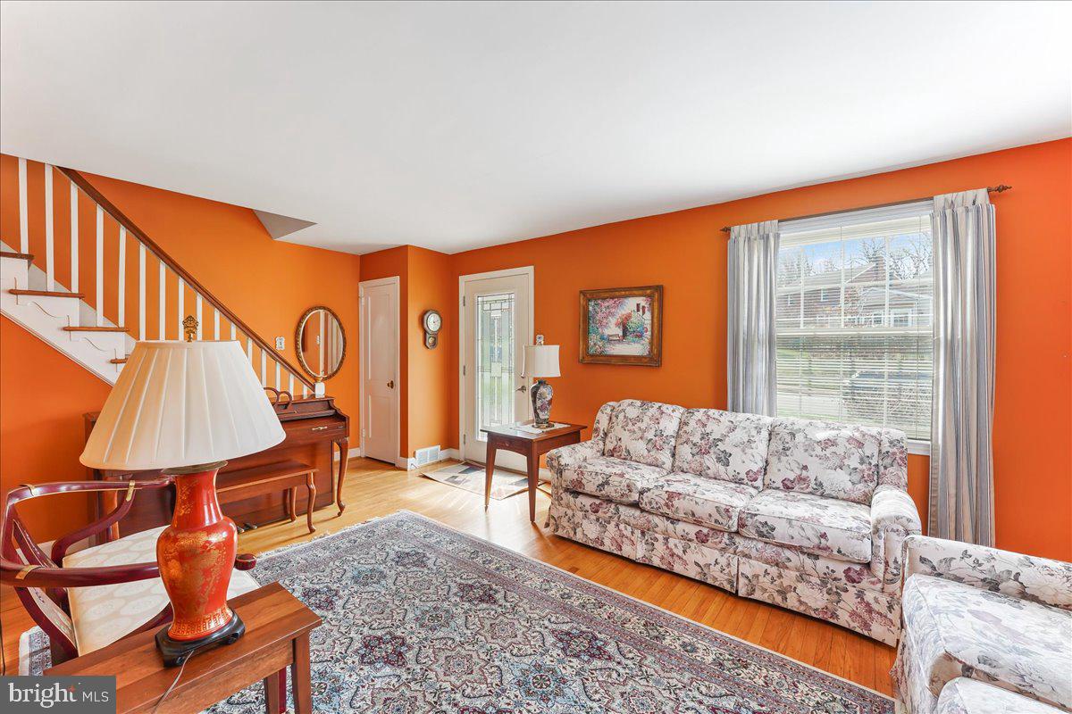 241 Signal Road Drexel Hill, PA 19026 - Photo 4 of 30