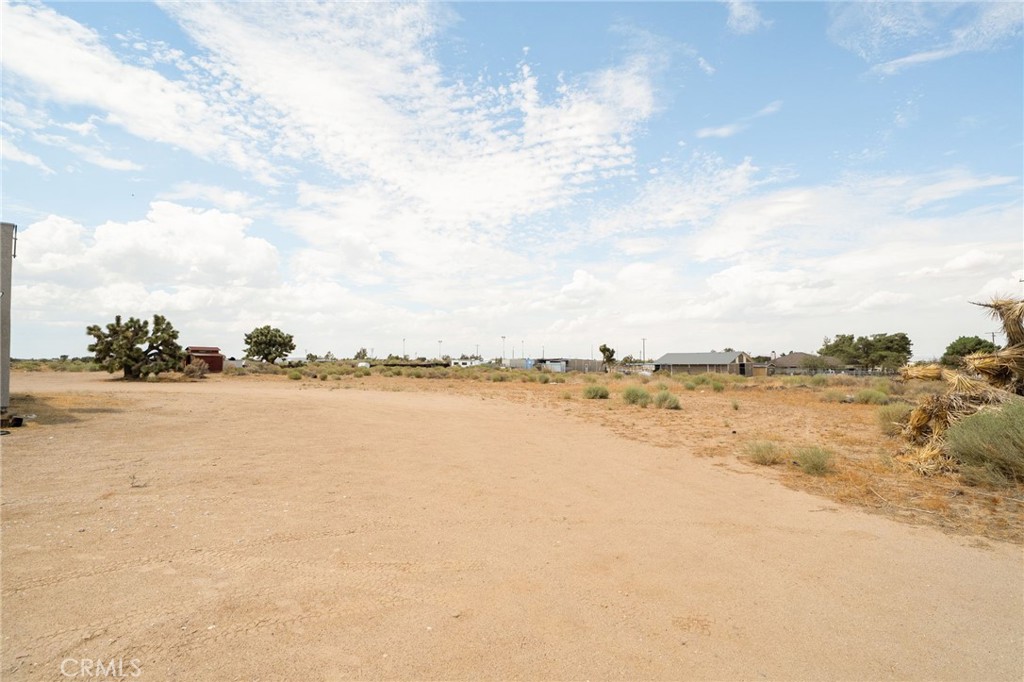 9846 Sunny Vista Road Phelan, CA 92371 - Photo 26 of 34 a view of an ocean with city