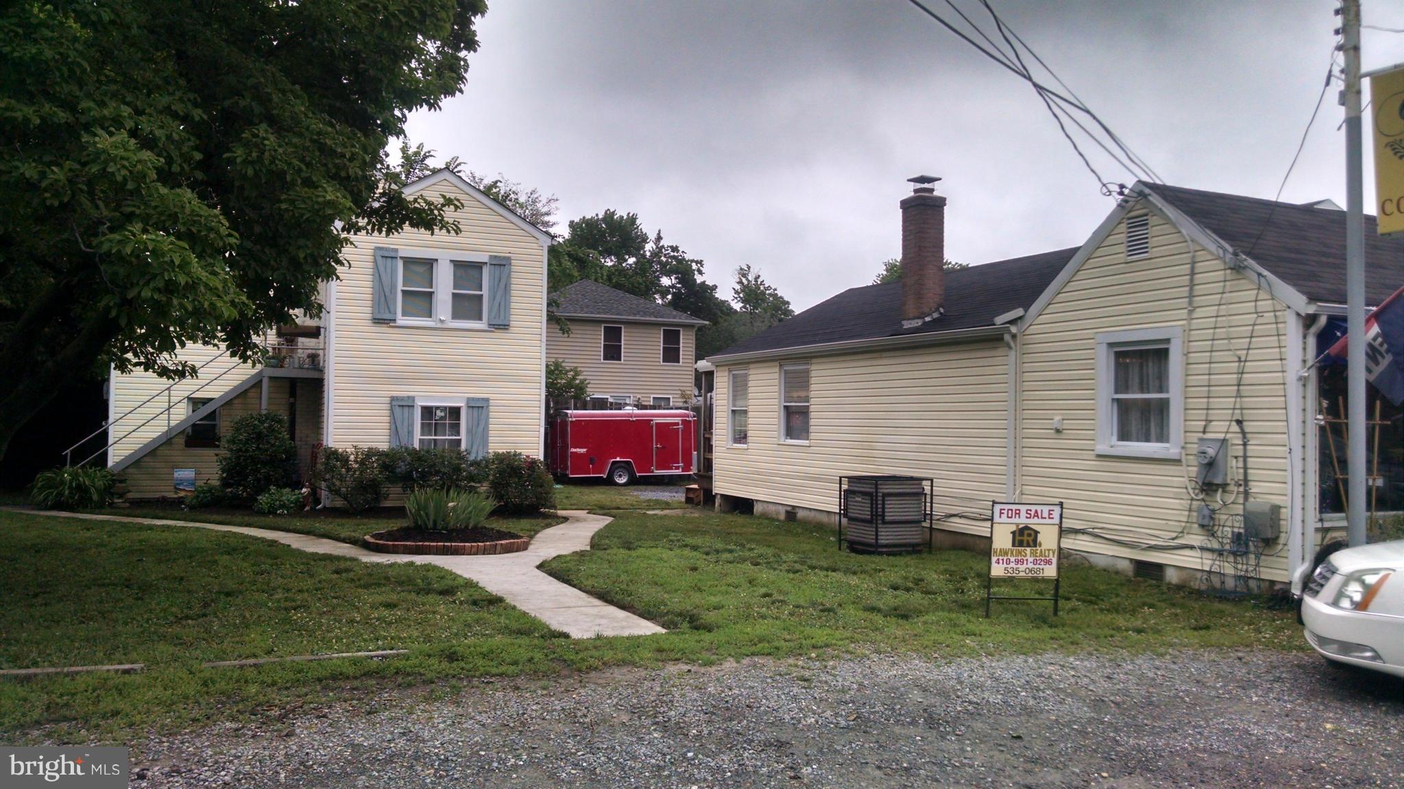 side view of consignment shop