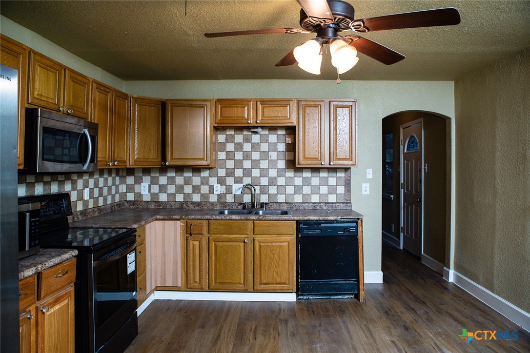 1402 Toliver Street Killeen, TX 76541 - Photo 11 of 44