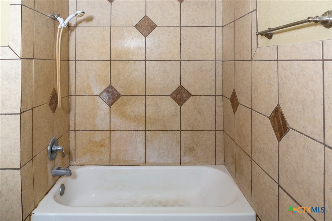 1402 Toliver Street Killeen, TX 76541 - Photo 27 of 44