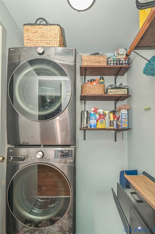 10217 Atlee Station Road Mechanicsville, VA 23116 - Photo 17 of 45 a utility room with washer and dryer