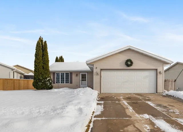 $385,000 | 1580 Foxtail Drive, Hartford, WI 53027