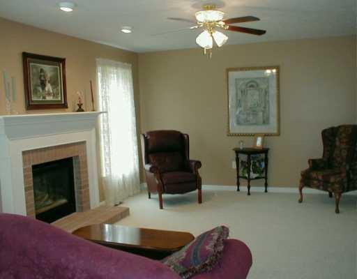 515 Meade Drive McKees Rocks, PA 15136 - Photo 5 of 7 Den/Family/Great Room.