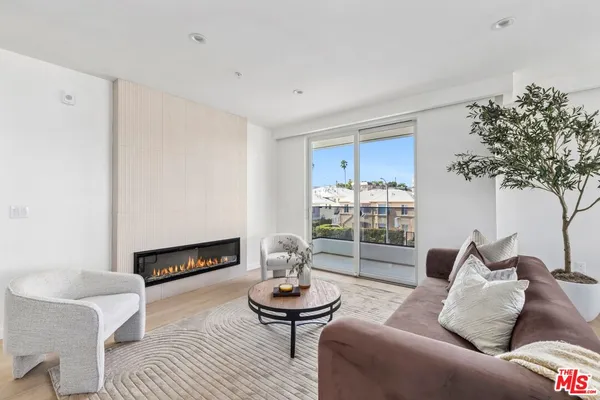 $6,400 | 1414 1/2 South Beverly Drive, Unit 303, Los Angeles, CA 90035