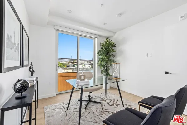 $6,400 | 1414 1/2 South Beverly Drive, Unit 303, Los Angeles, CA 90035