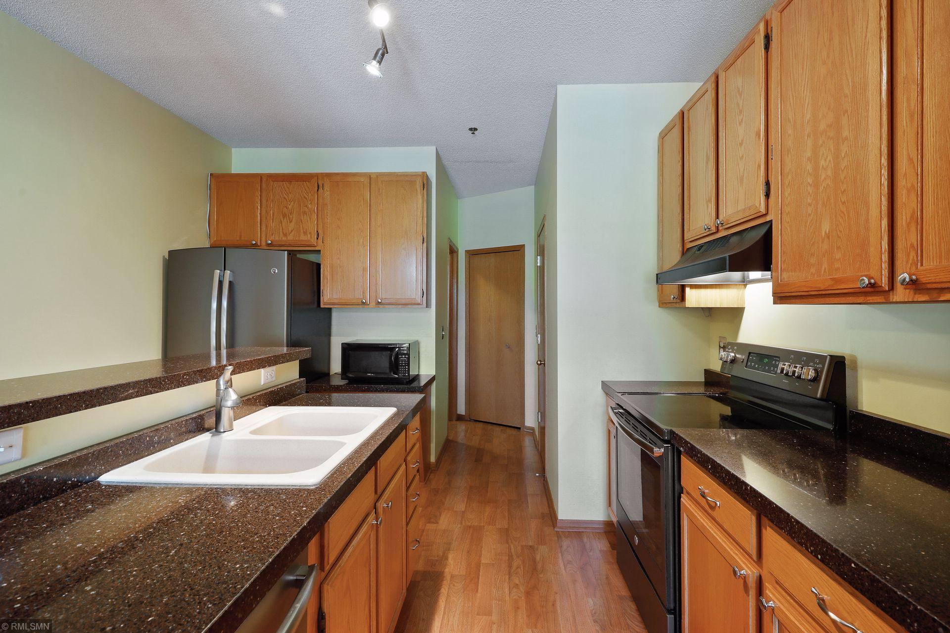8435 Cortland Road Eden Prairie, MN 55344 - Photo 12 of 21 Gallery Image 12