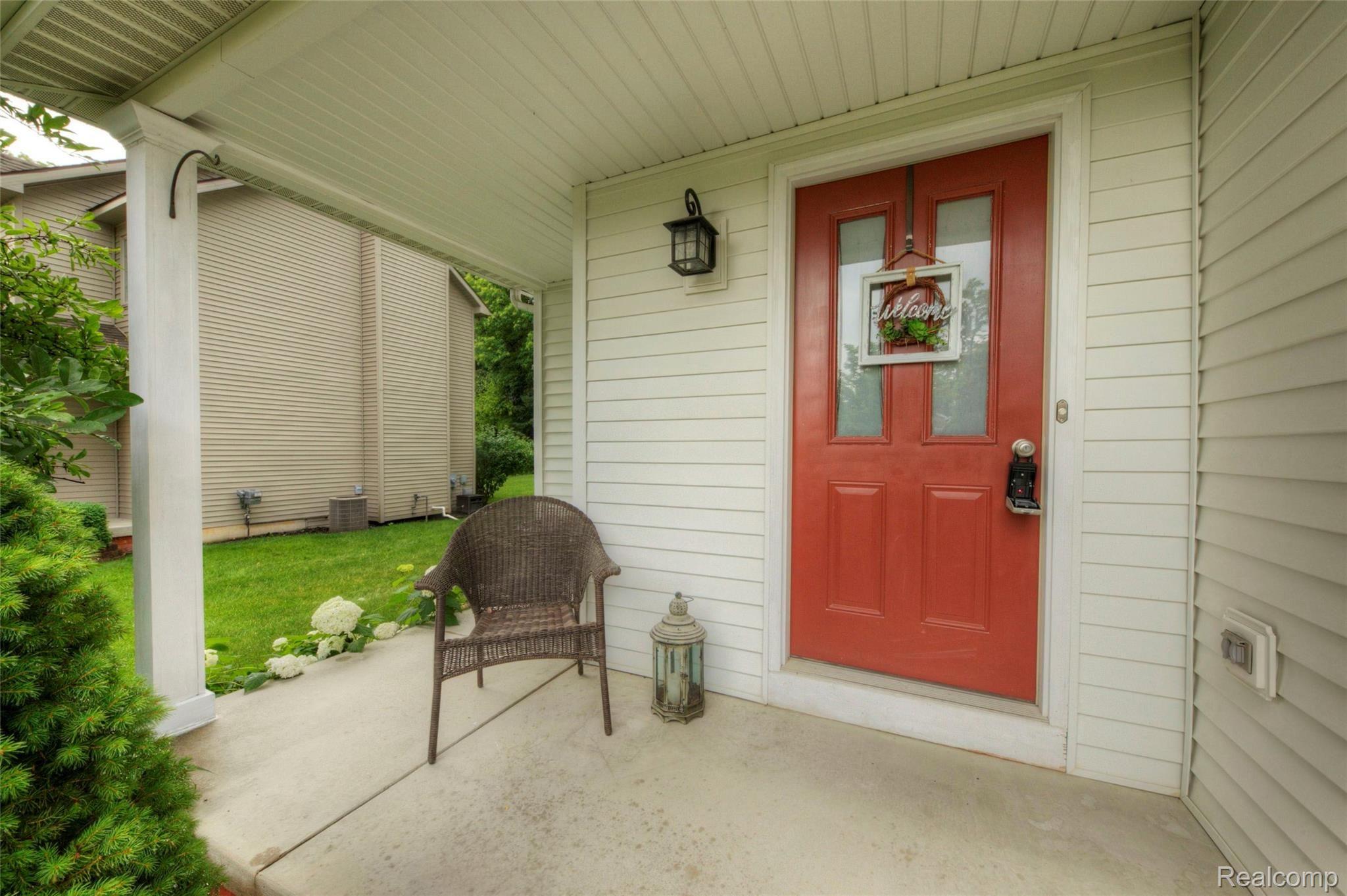1032 Elk Run Howell, MI 48843 - Photo 2 of 38 Porch.jpg
