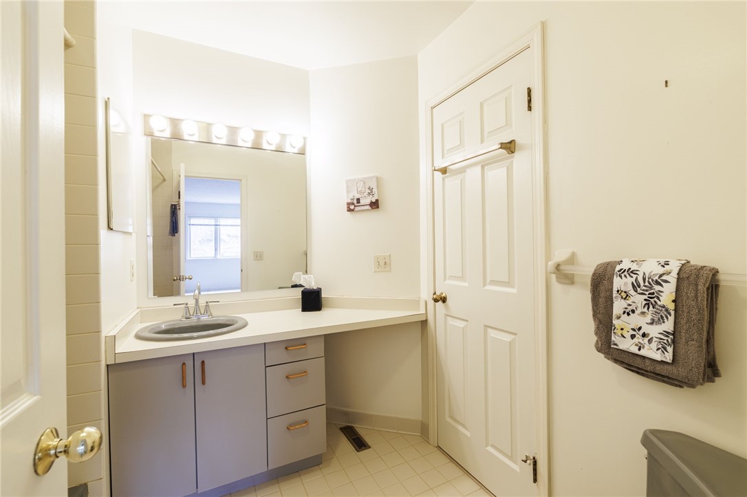 223 Highland Parkway Rochester, NY 14620 - Photo 22 of 29 2nd floor full bath - accessible by 2nd bedroom an