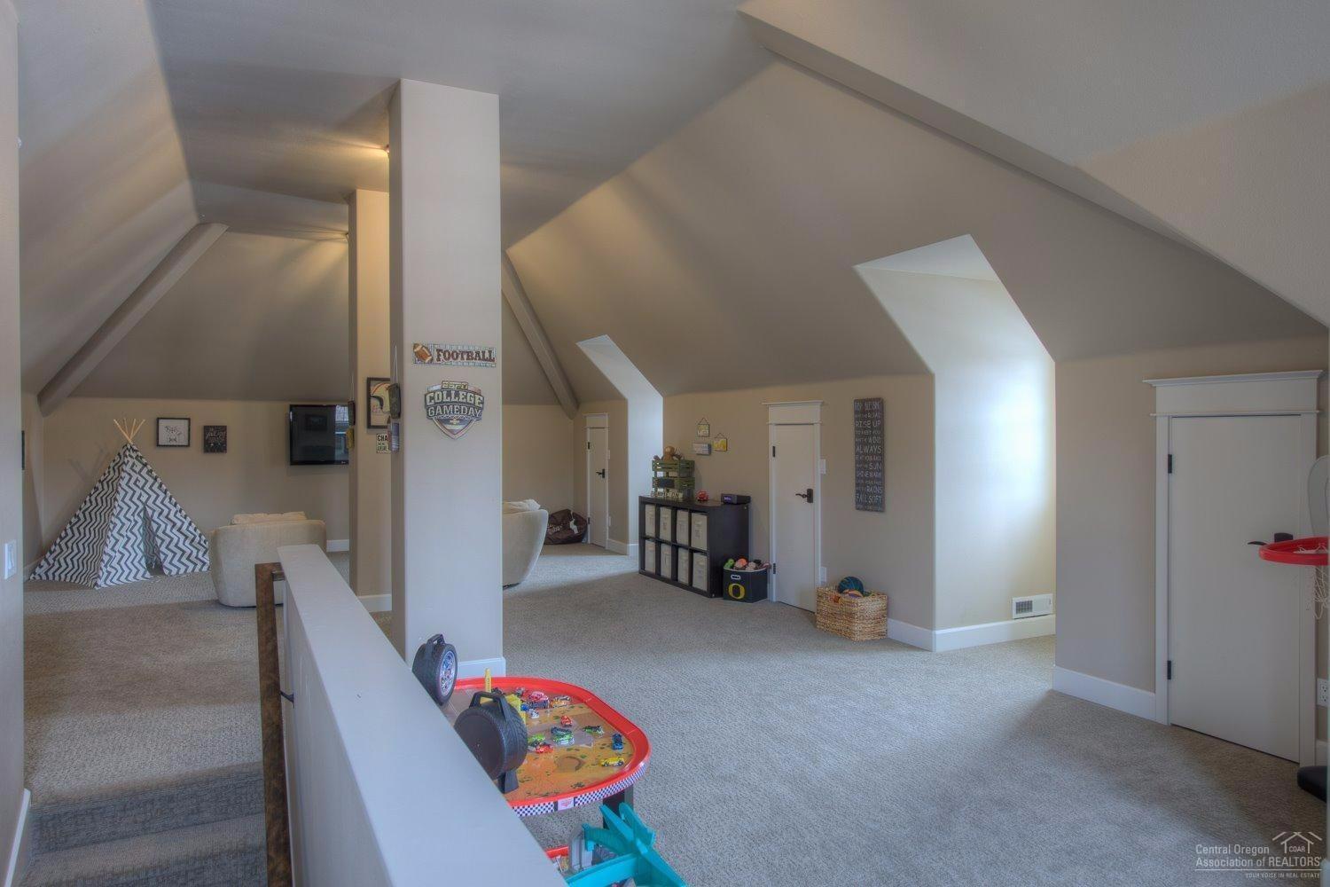 60570 Woodside Road Bend, OR 97702 - Photo 20 of 23 The bonus room over the garage is over 7