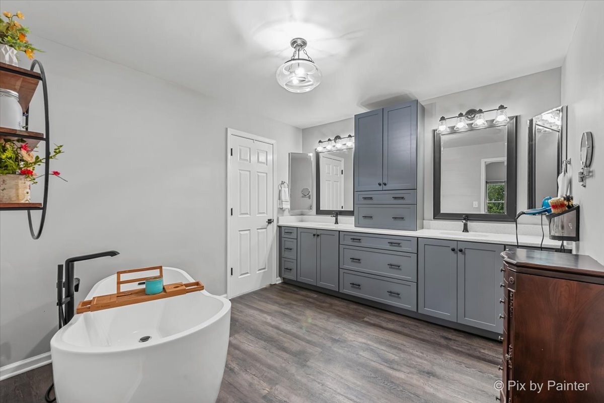 1820 Crofton Drive Algonquin, IL 60102 - Photo 30 of 60 a bathroom with a granite countertop sink mirror and bathtub