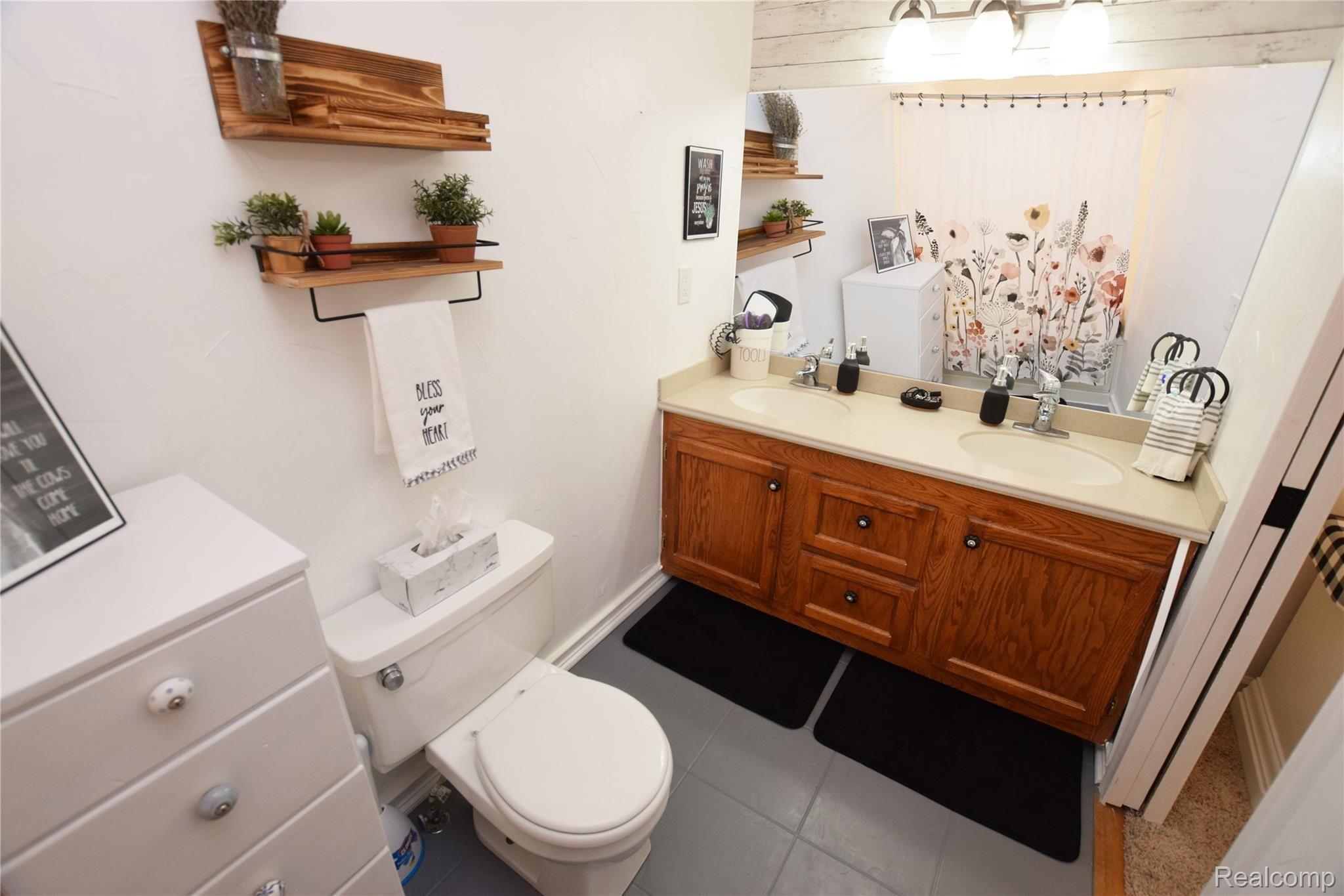 6083 Torrey Road Flint, MI 48507 - Photo 11 of 20 Master Bath Cont.