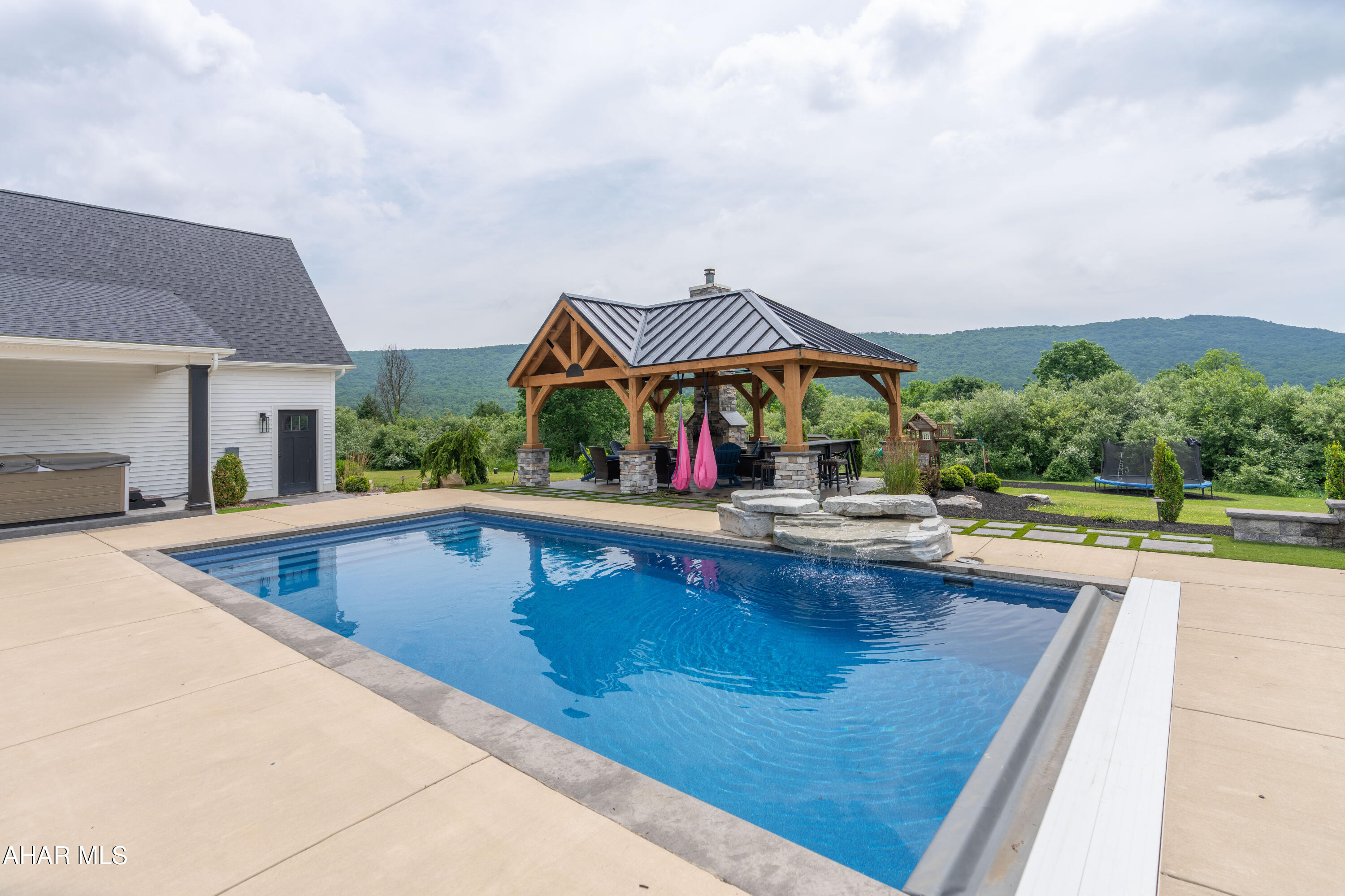 102 Middle Ridge Road Hollidaysburg, PA 16648 - Photo 15 of 82