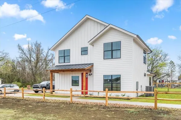 $517,000 | 203 Ave J, Johnson City, TX 78636