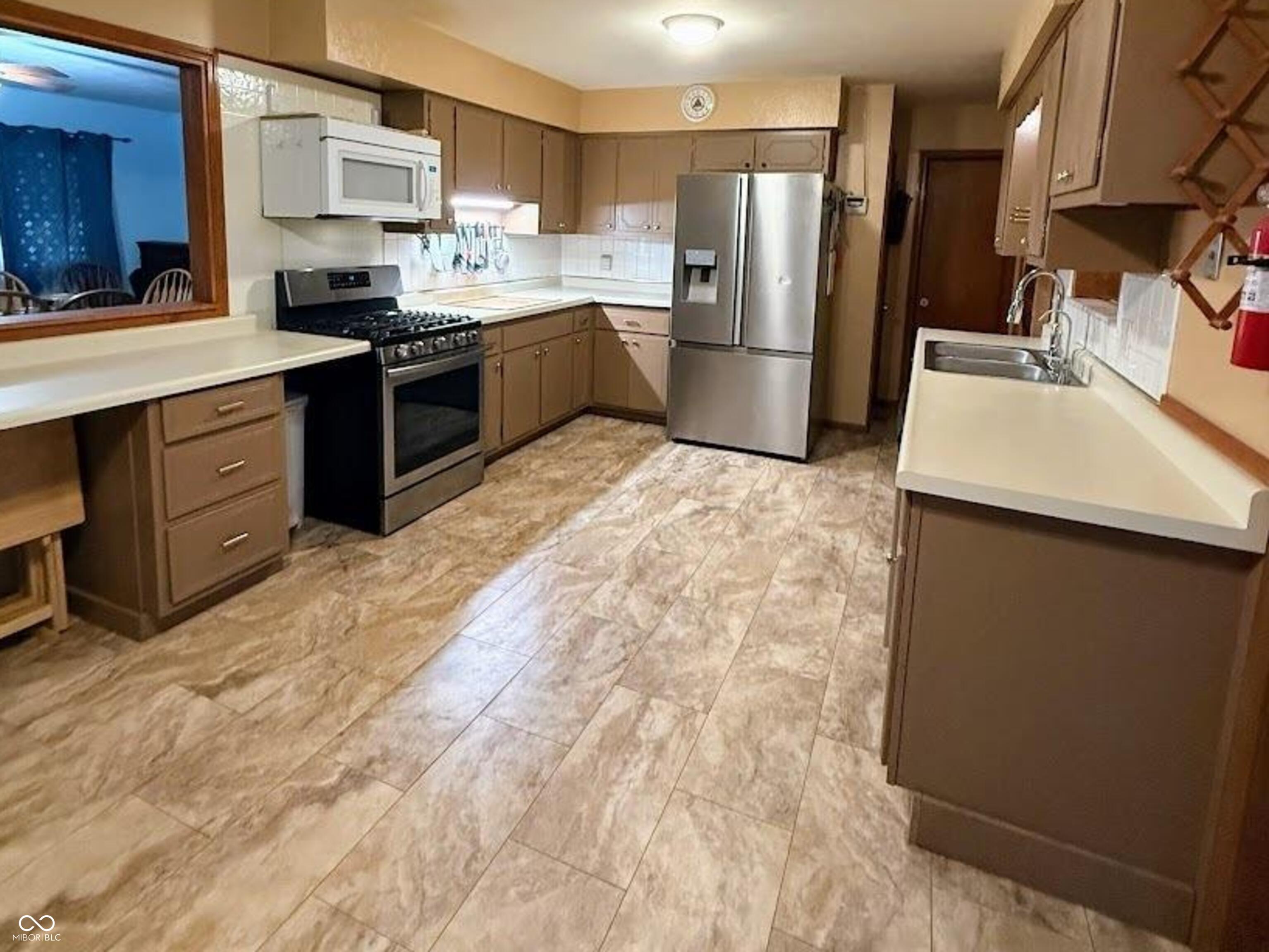 10946 Maze Road Indianapolis, IN 46259 - Photo 5 of 28 Gallery Image 5