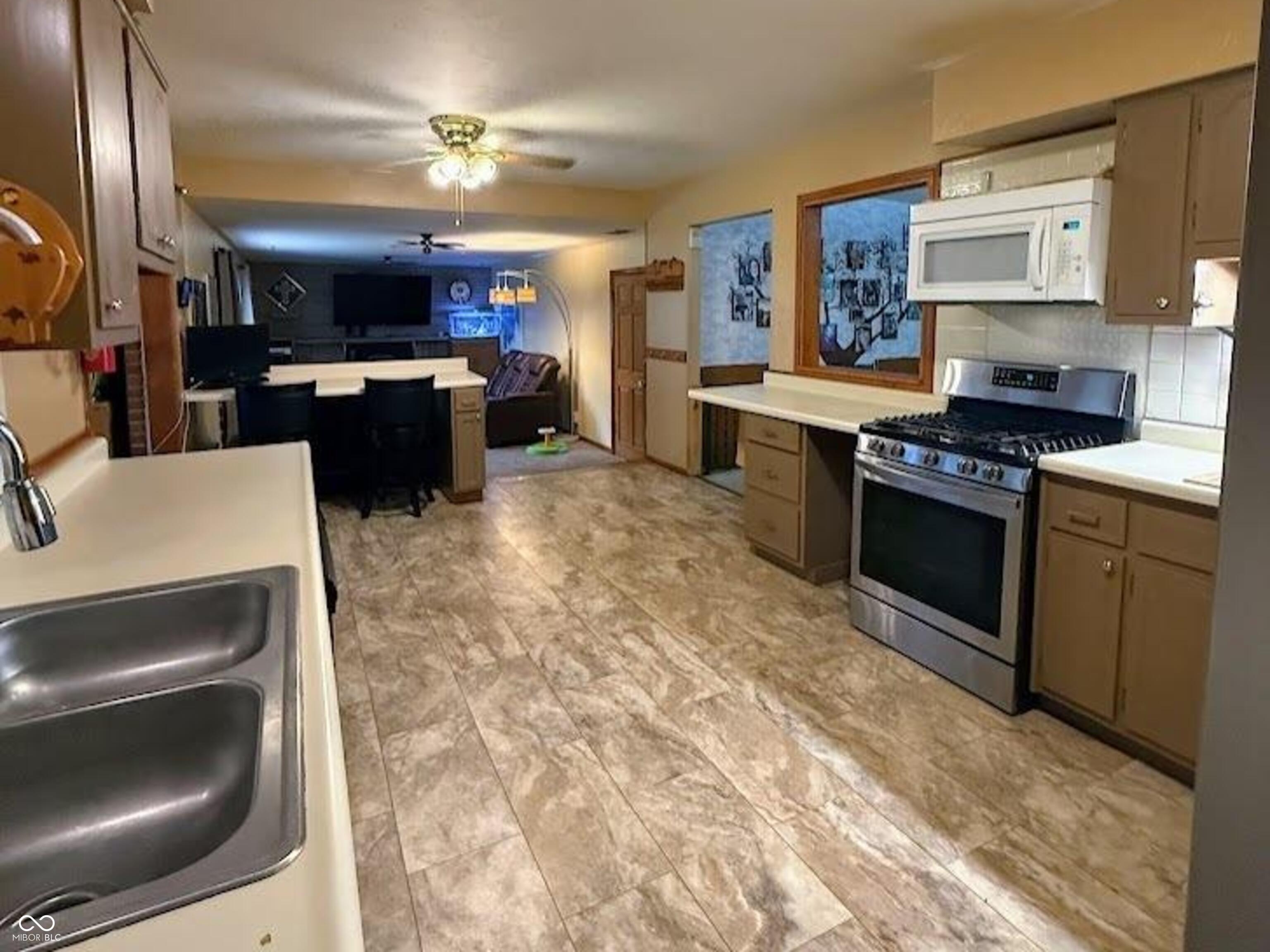 10946 Maze Road Indianapolis, IN 46259 - Photo 7 of 28 Gallery Image 7