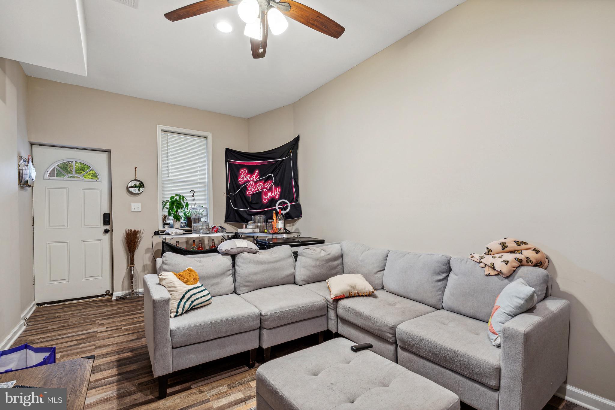 4606 York Road Baltimore, MD 21212 - Photo 12 of 33 a living room with furniture a flat screen tv and a potted plant