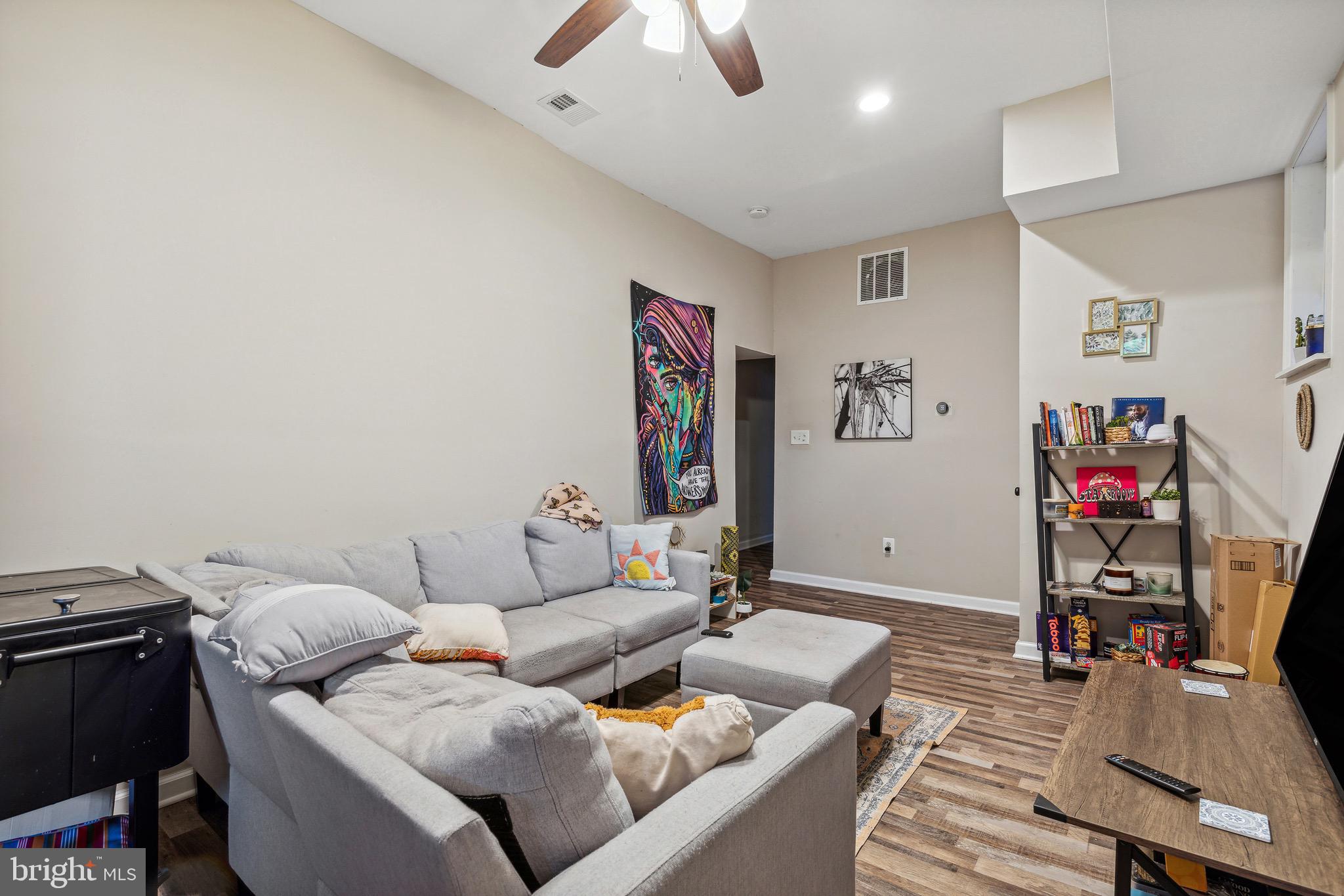 4606 York Road Baltimore, MD 21212 - Photo 14 of 33 a living room with furniture and a flat screen tv