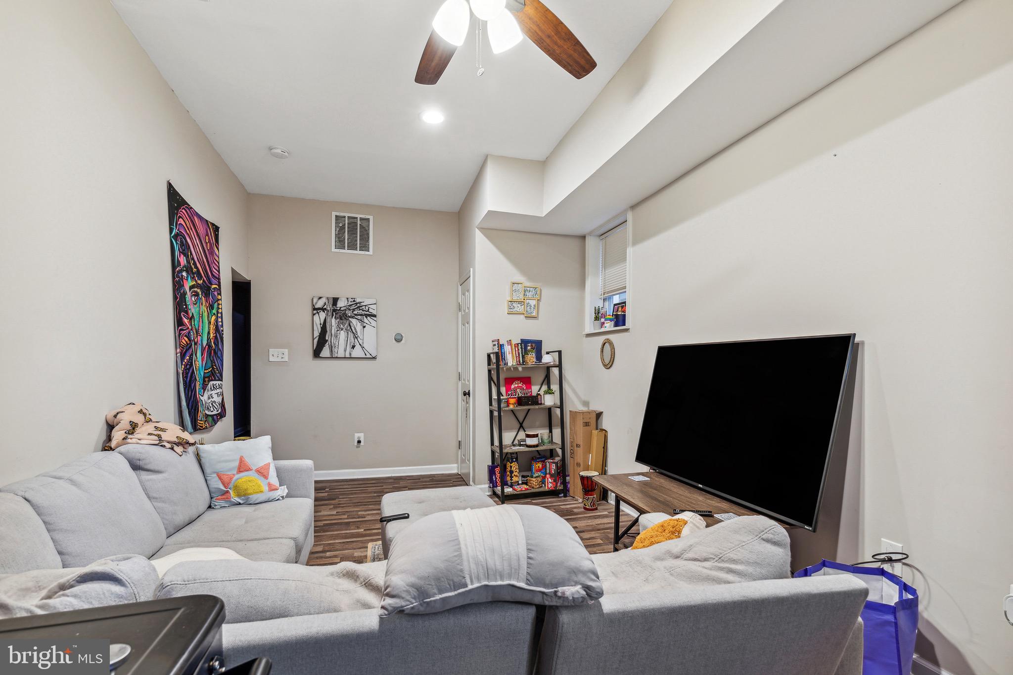 4606 York Road Baltimore, MD 21212 - Photo 15 of 33 a living room with furniture and a flat screen tv