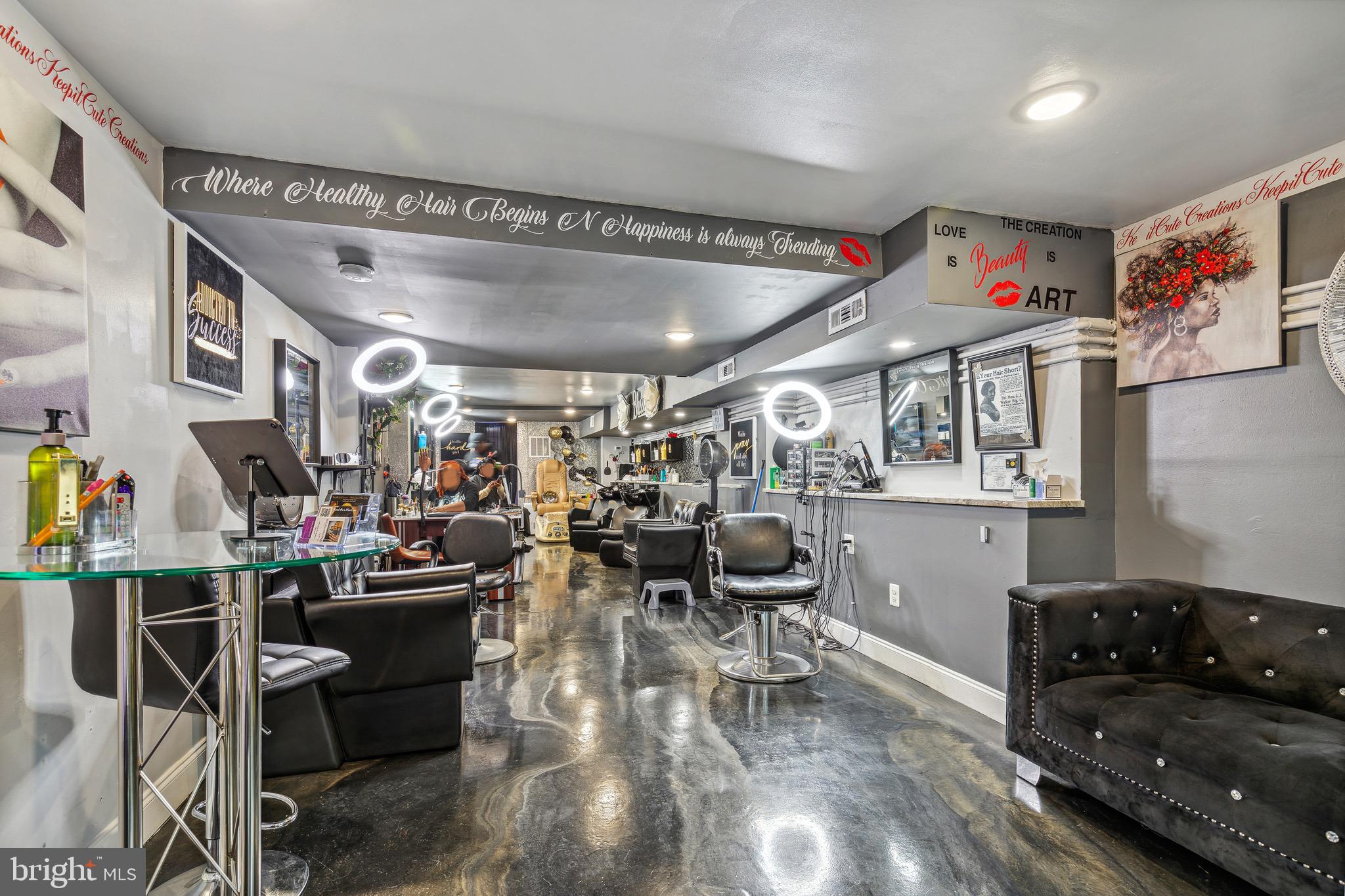 4606 York Road Baltimore, MD 21212 - Photo 2 of 33 a room with lots of furniture and clutter